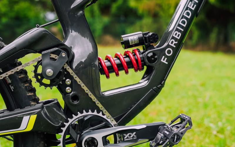 <p>ONTWERP ALLES ZO DAT DE LUCHTVERING MOGELIJK IS.<br />
<br />
De prestaties van de schokdemper zijn een veelbesproken onderwerp in de mountainbikewereld, maar zonder de beste luchtvering is de beste schokdemper dat niet. LinearXL is een holistische benadering van het ontwerp van de luchtvering, waarbij de snelheidsgevoeligheid van de luchtvering wordt verminderd, wat resulteert in voorspelbare, positiegevoelige controle.</p>
