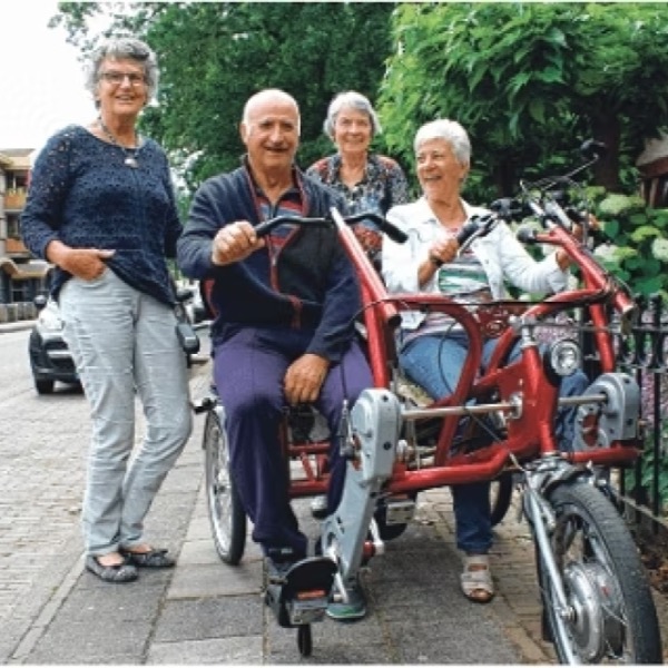 Mobiel met de duofiets na herseninfarct